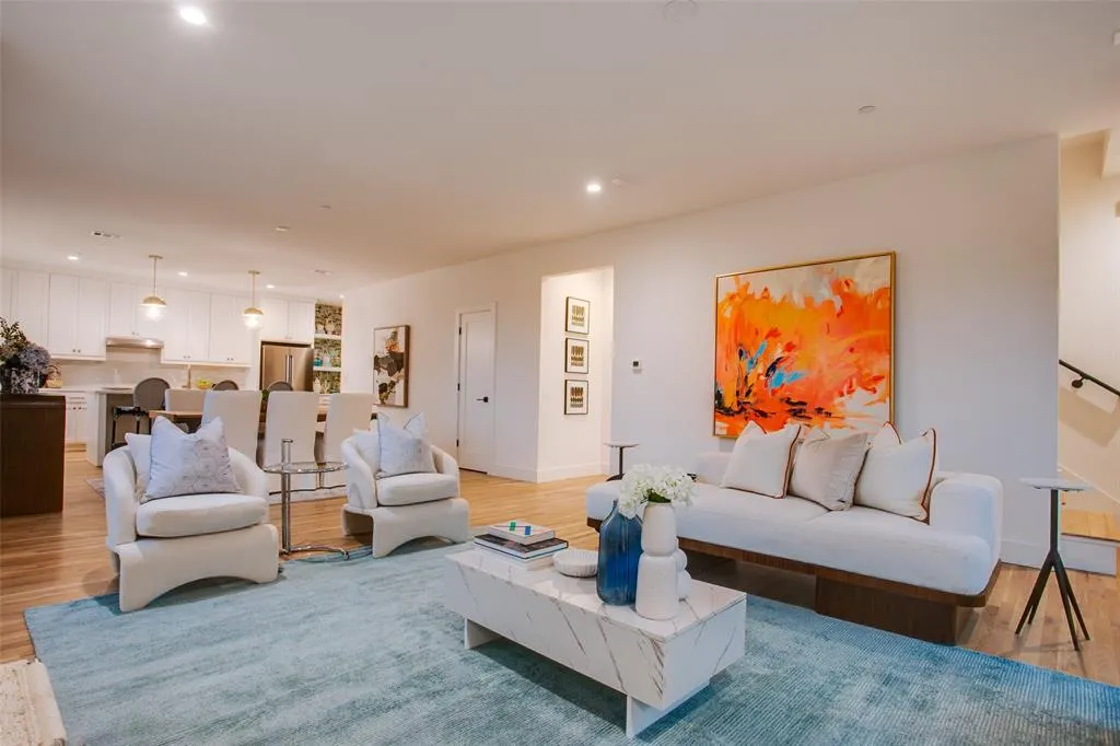 7207 Gaston Avenue, #905