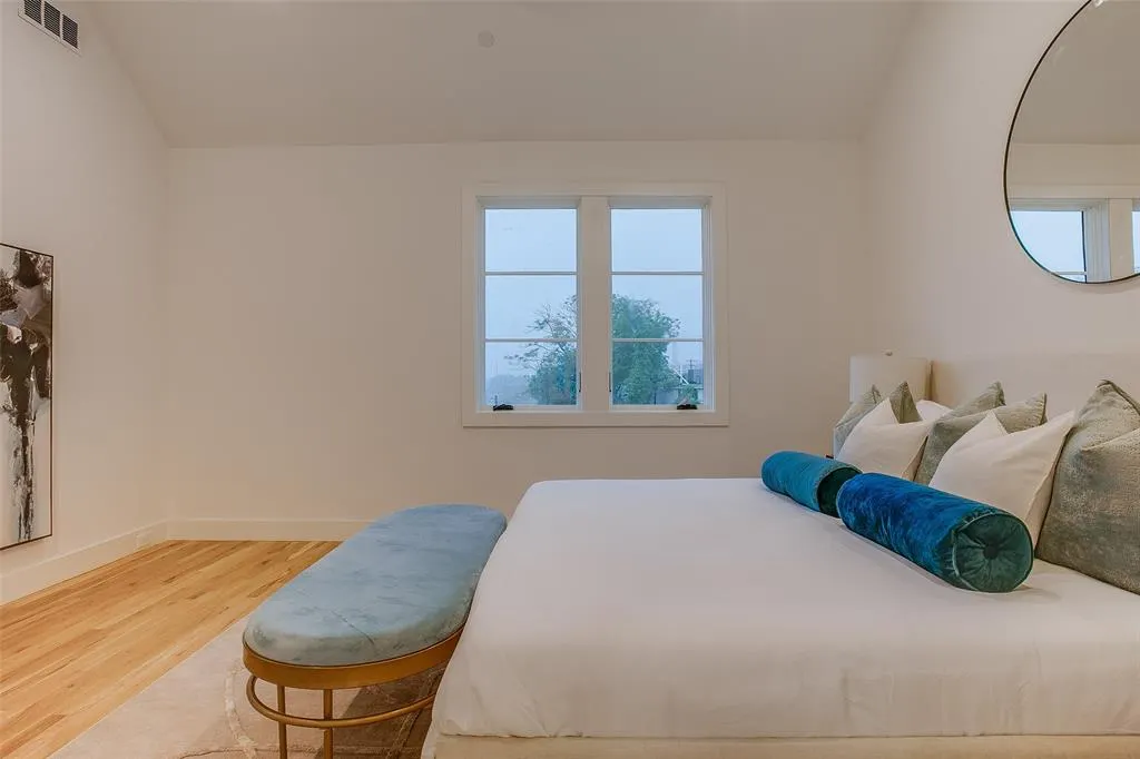 7207 Gaston Avenue, #905