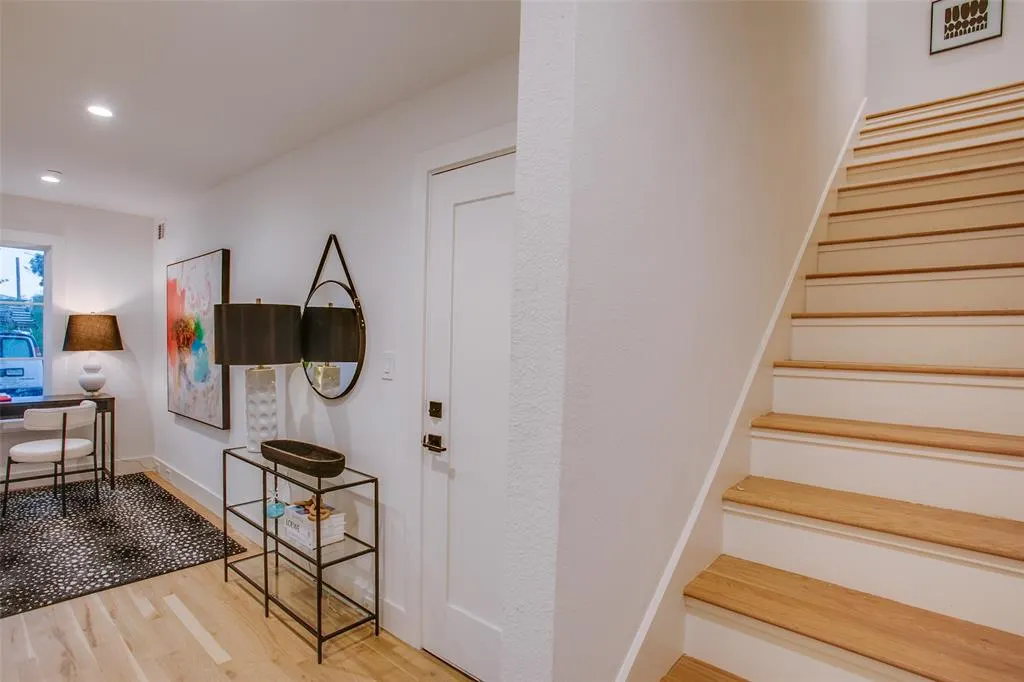 7207 Gaston Avenue, #905