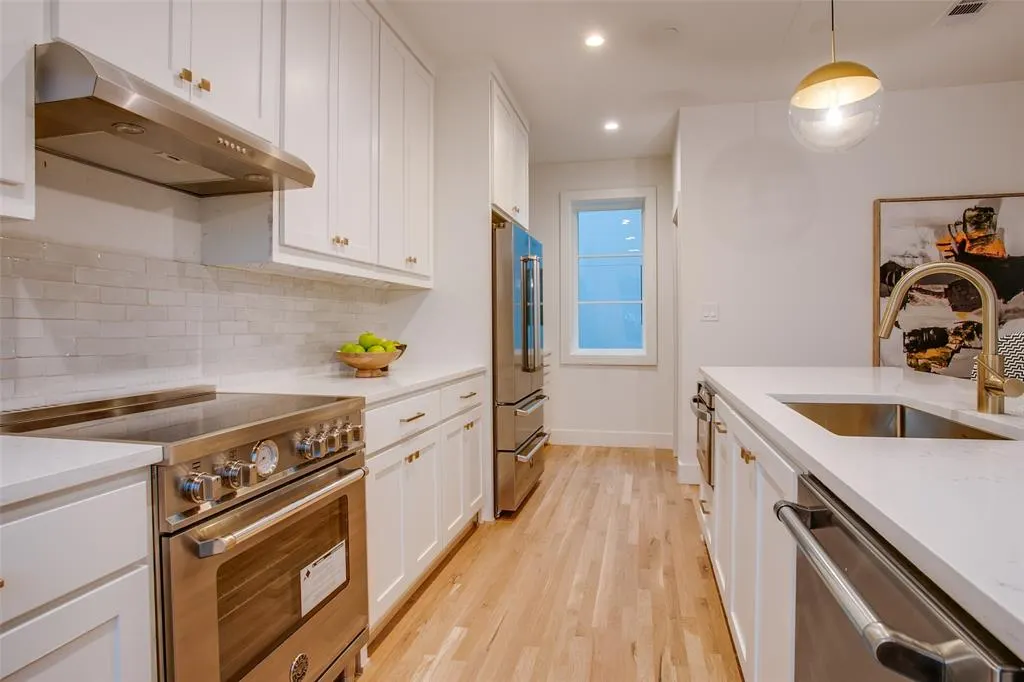 7207 Gaston Avenue, #905