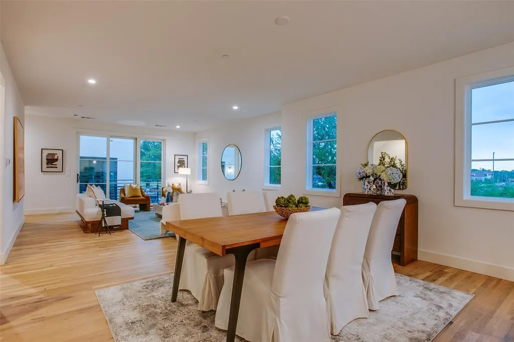 7207 Gaston Avenue, #905