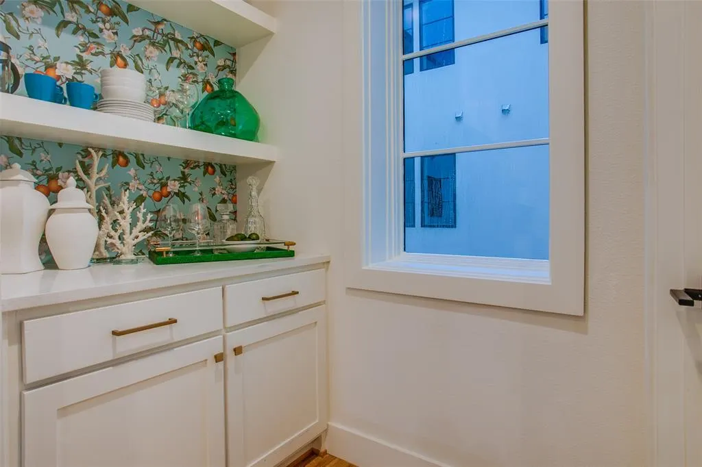 7207 Gaston Avenue, #905
