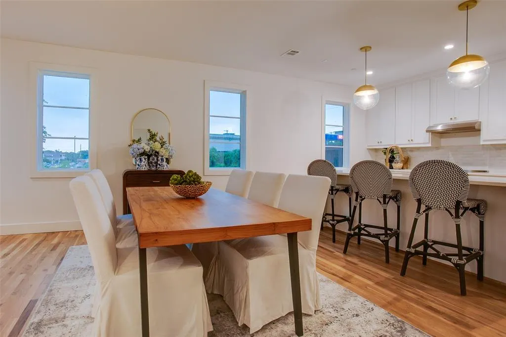 7207 Gaston Avenue, #905