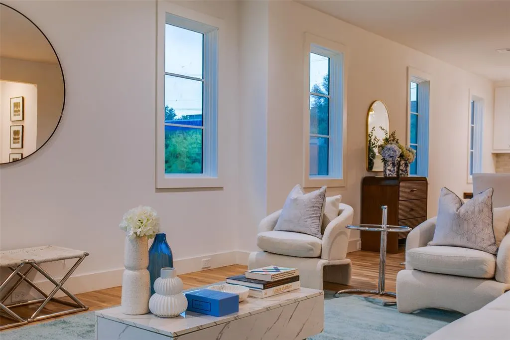 7207 Gaston Avenue, #905