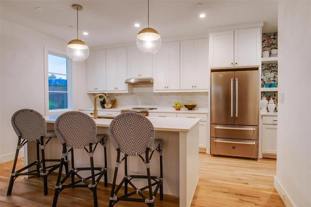 7207 Gaston Avenue, #905