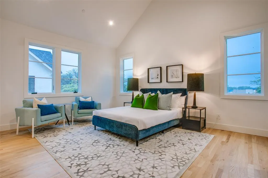 7207 Gaston Avenue, #905
