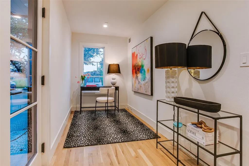 7207 Gaston Avenue, #905