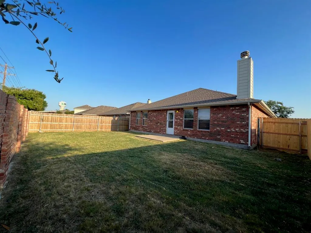 1512 Breeze Lane