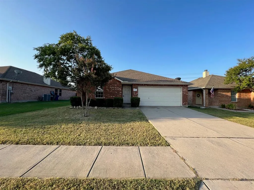 1512 Breeze Lane