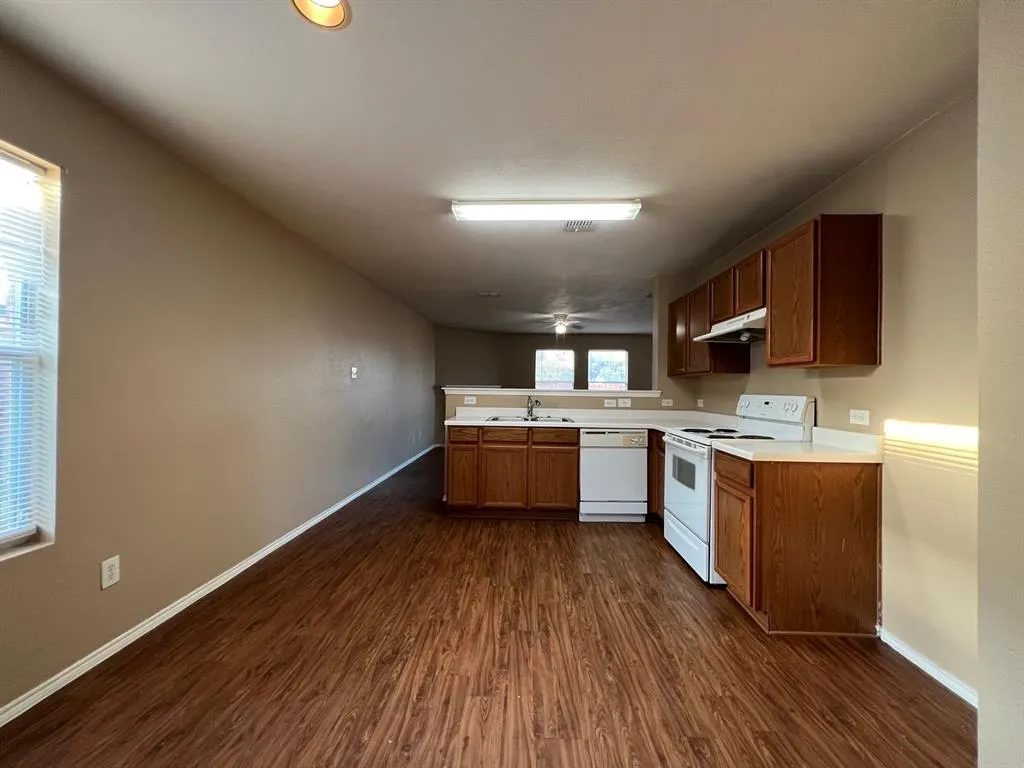 1512 Breeze Lane
