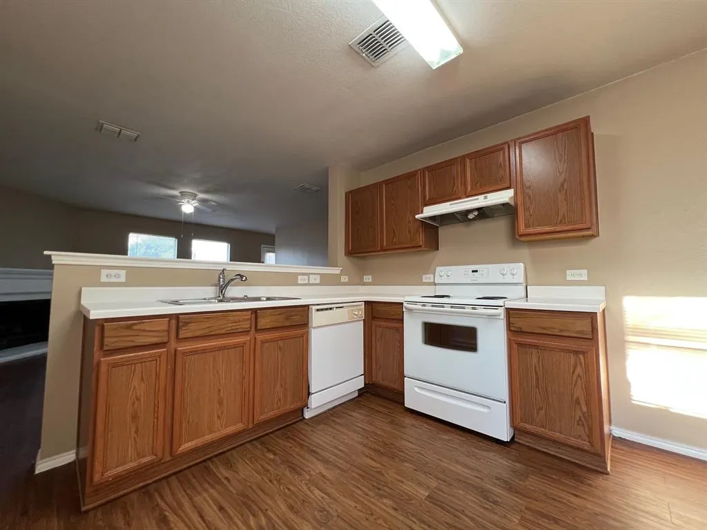1512 Breeze Lane