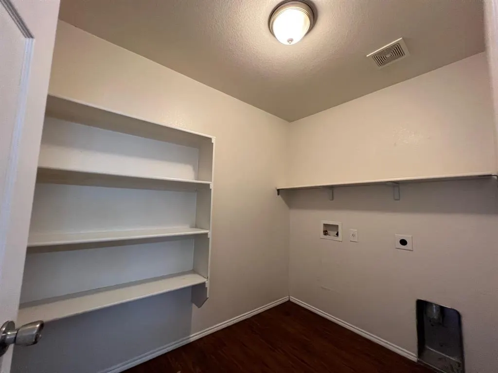 1512 Breeze Lane