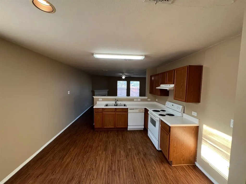 1512 Breeze Lane