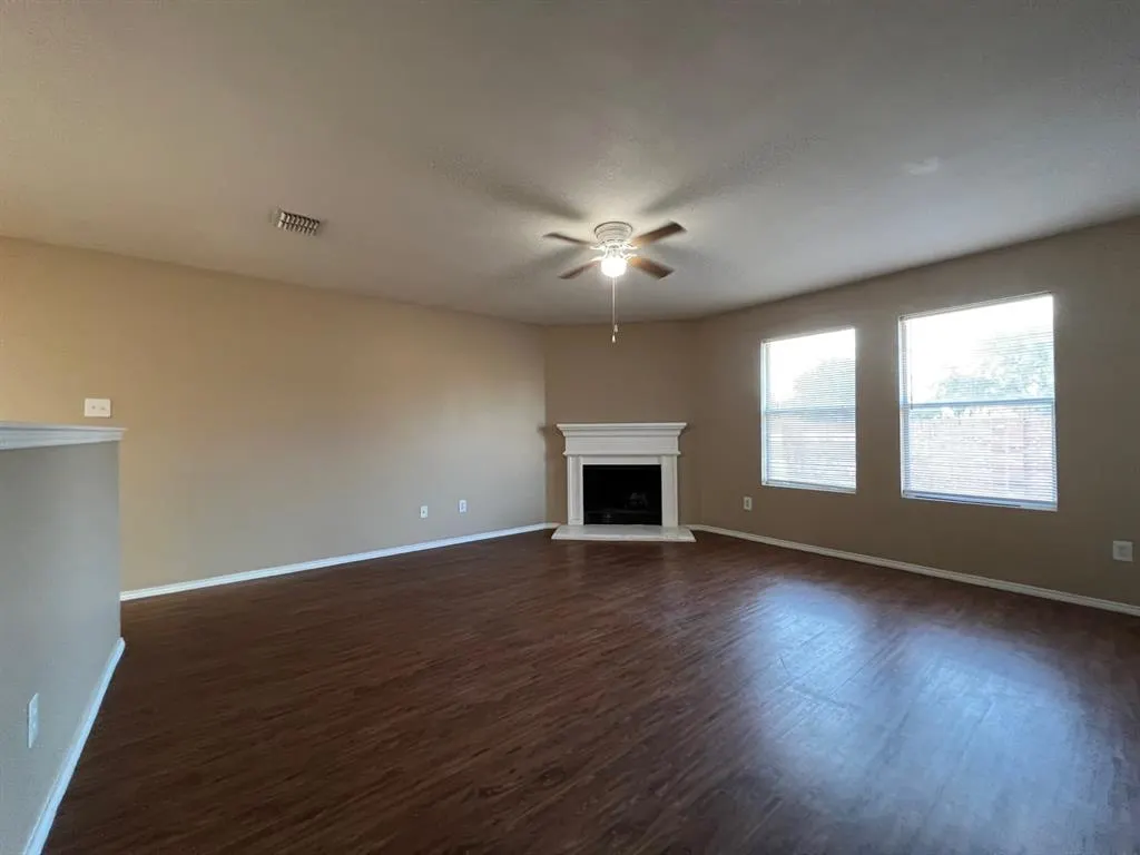 1512 Breeze Lane