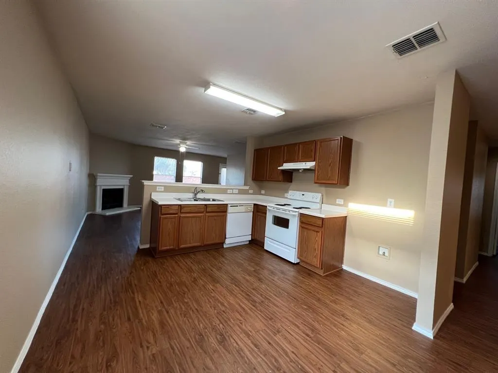 1512 Breeze Lane