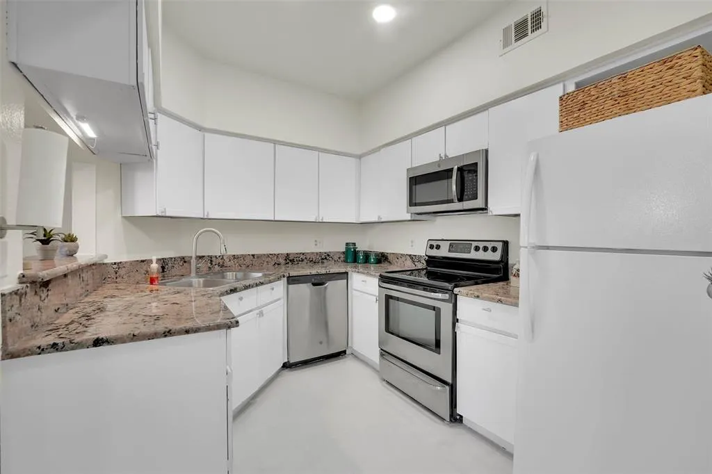 1700 Amelia Court, #312
