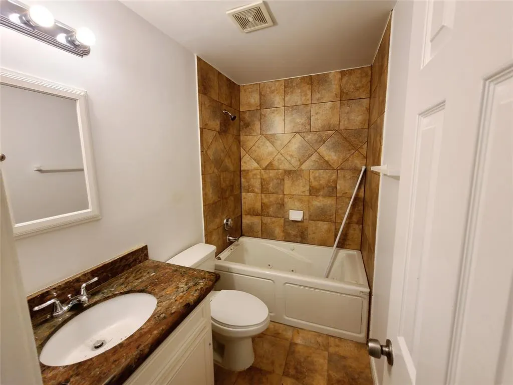 4931 Junius Street, #6