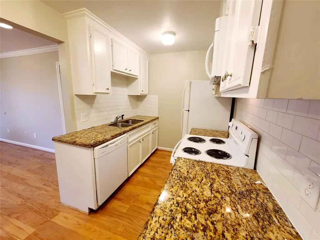 4931 Junius Street, #6