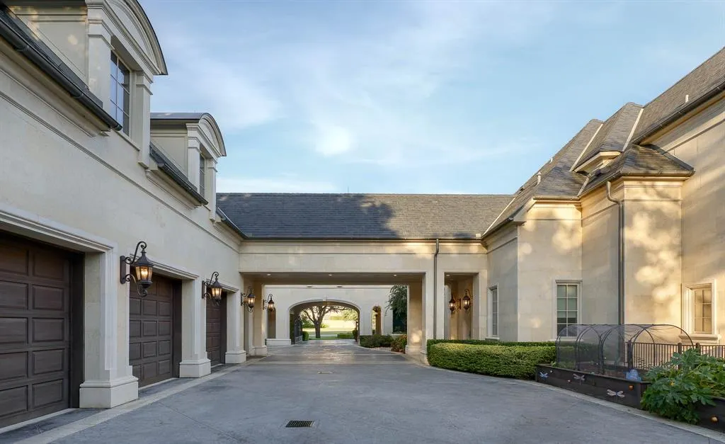 10617 Bridge Hollow Court