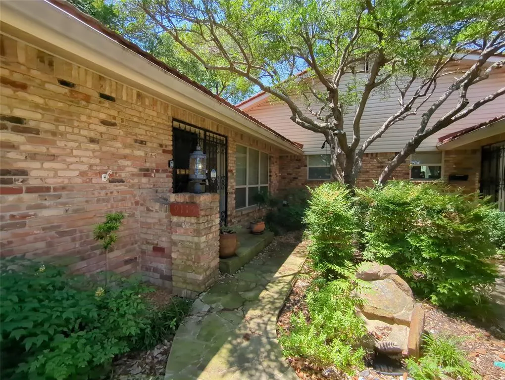 9115 Boedeker Circle