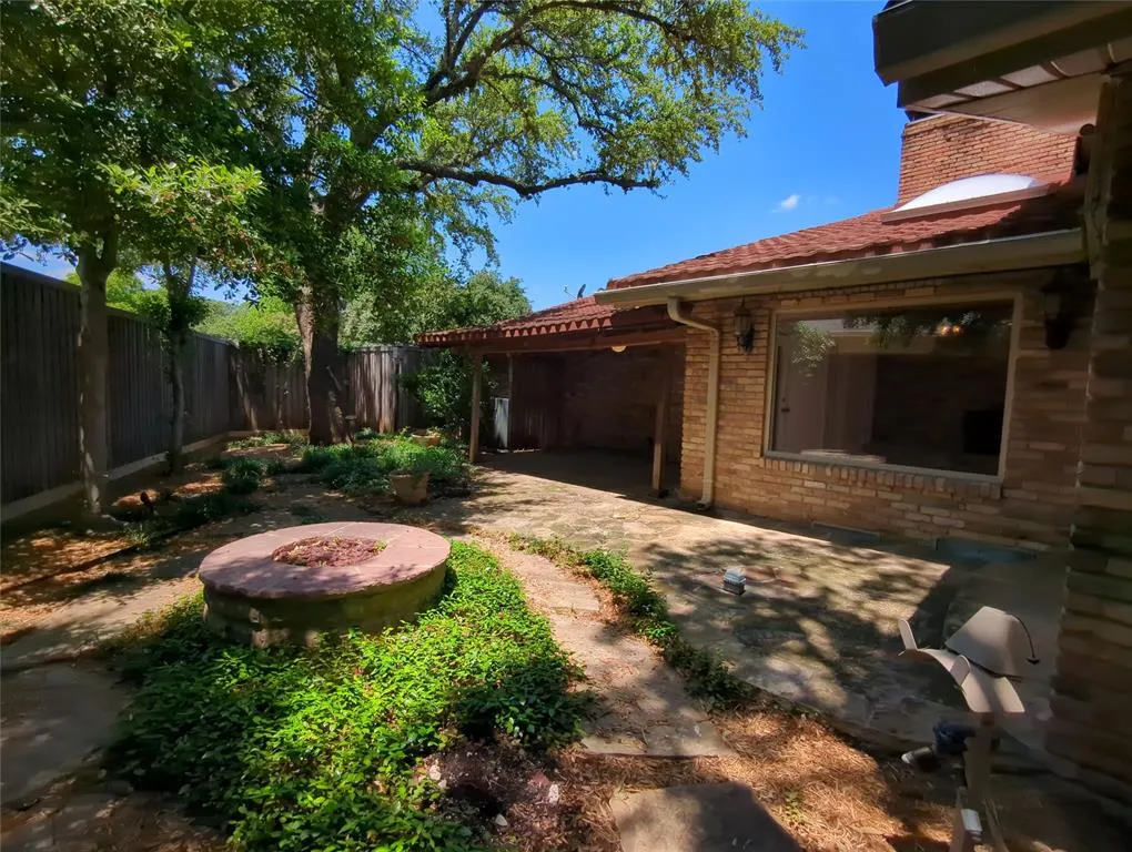 9115 Boedeker Circle