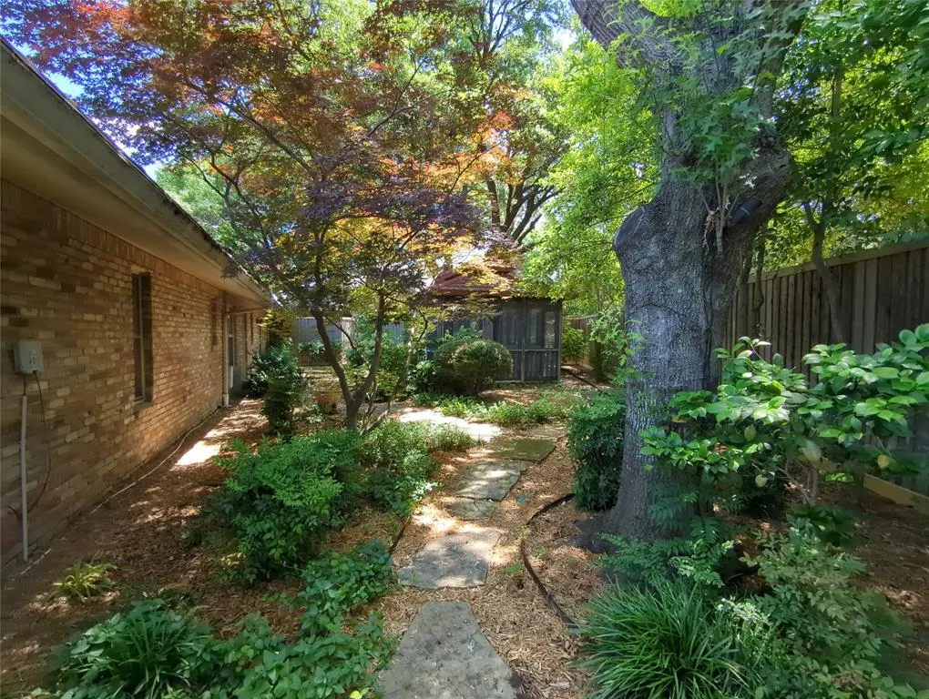 9115 Boedeker Circle