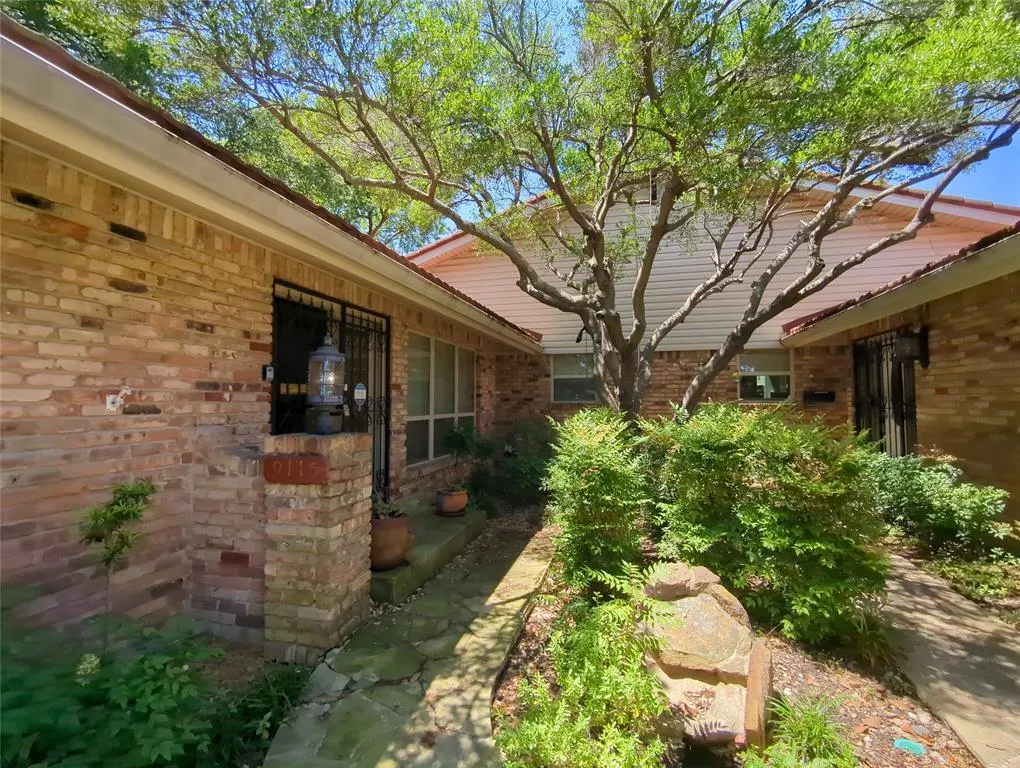 9115 Boedeker Circle