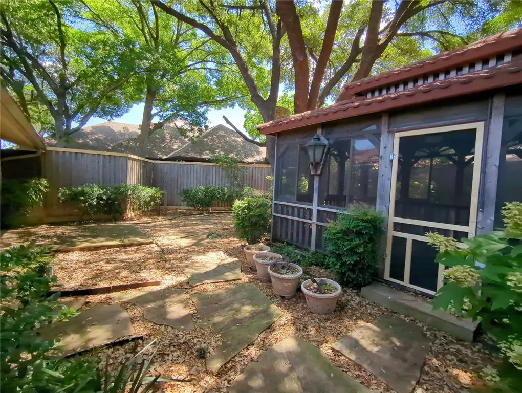 9115 Boedeker Circle