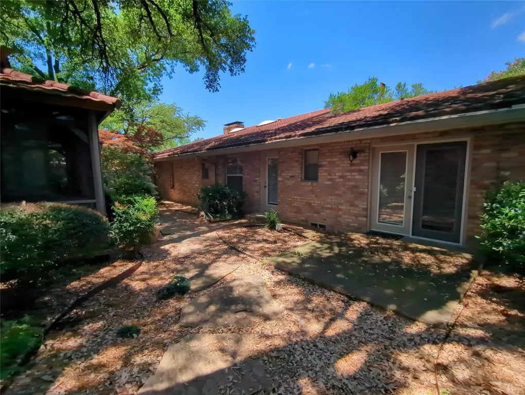 9115 Boedeker Circle