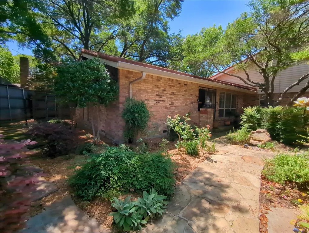 9115 Boedeker Circle