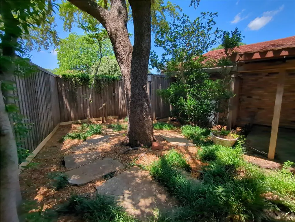 9115 Boedeker Circle