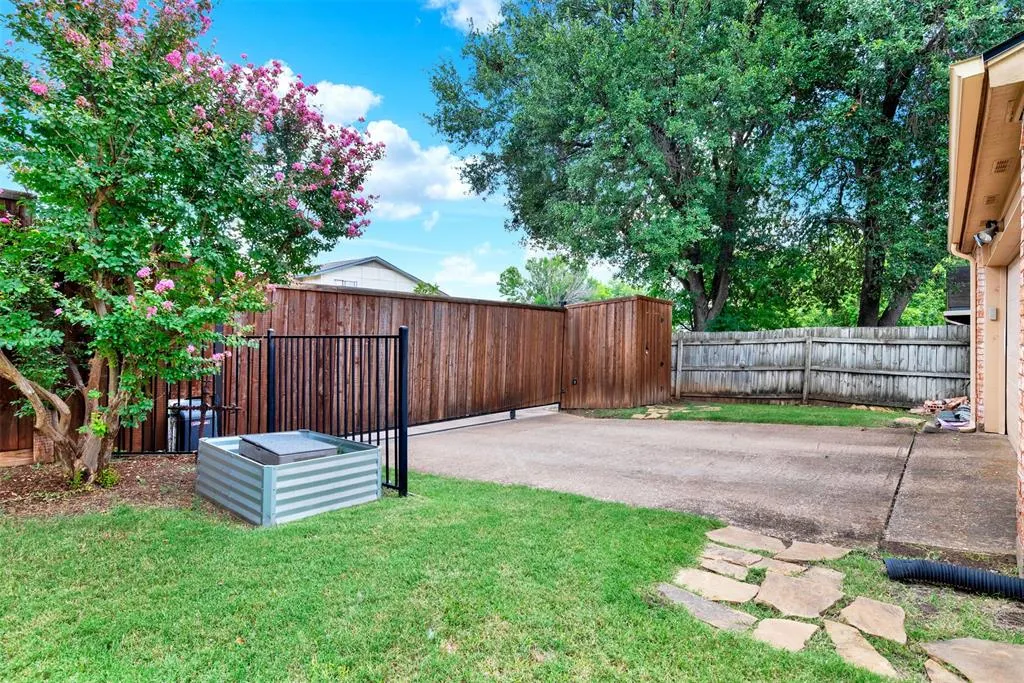 1921 Forestwood Drive