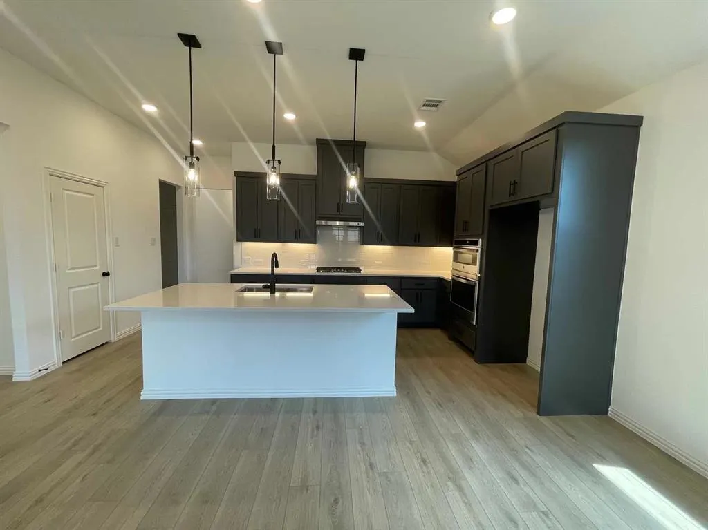 2309 Myrtle Way
