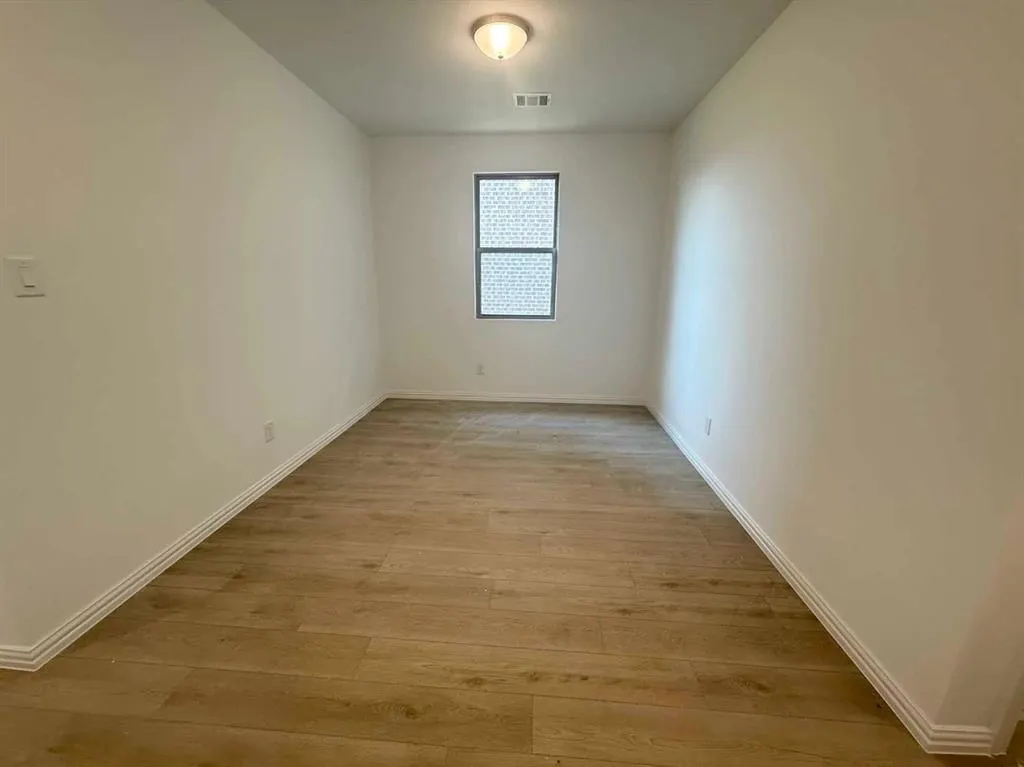 2309 Myrtle Way