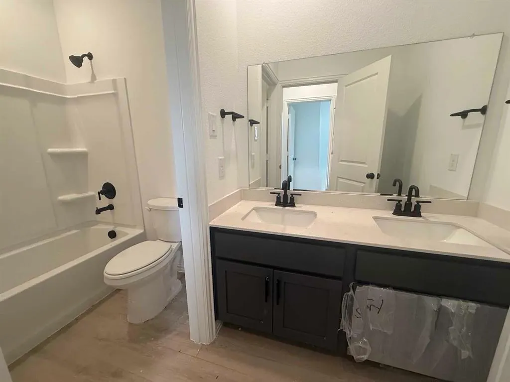 2309 Myrtle Way