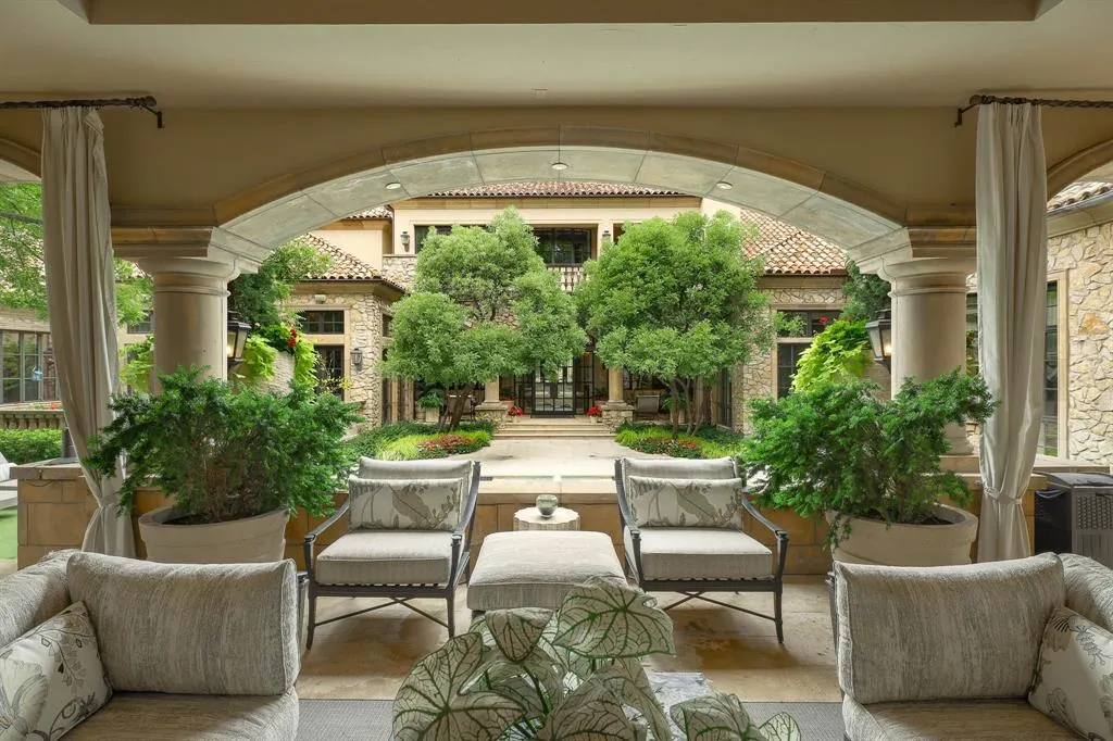 15 Robledo Drive