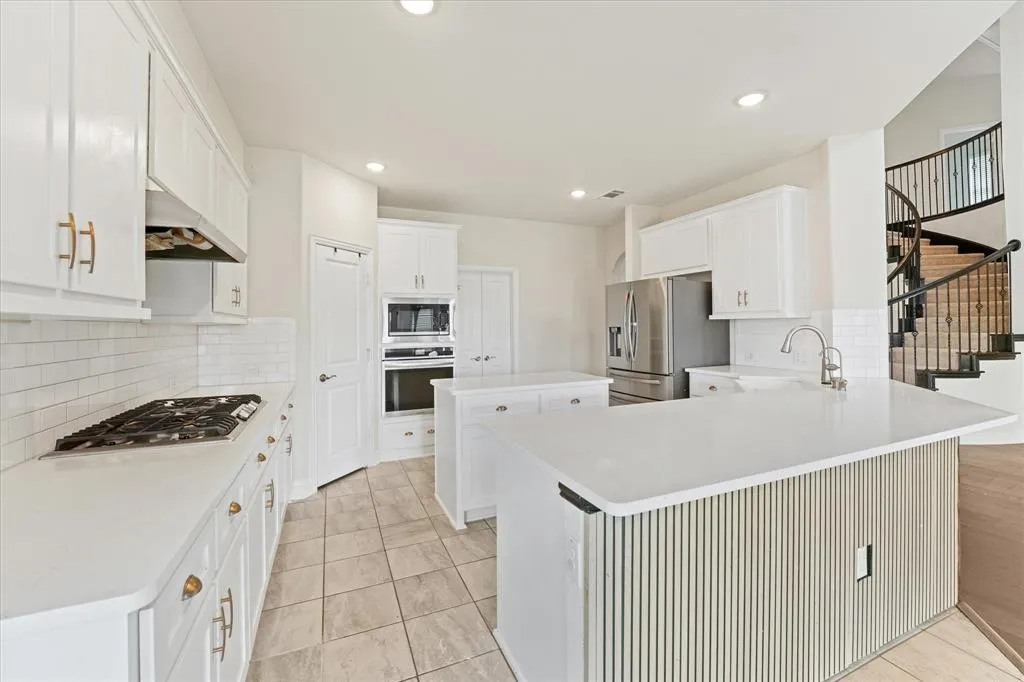 3009 Lakeshore Drive