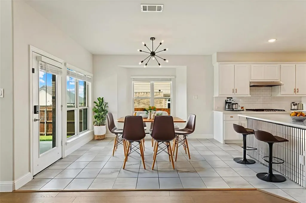 3009 Lakeshore Drive