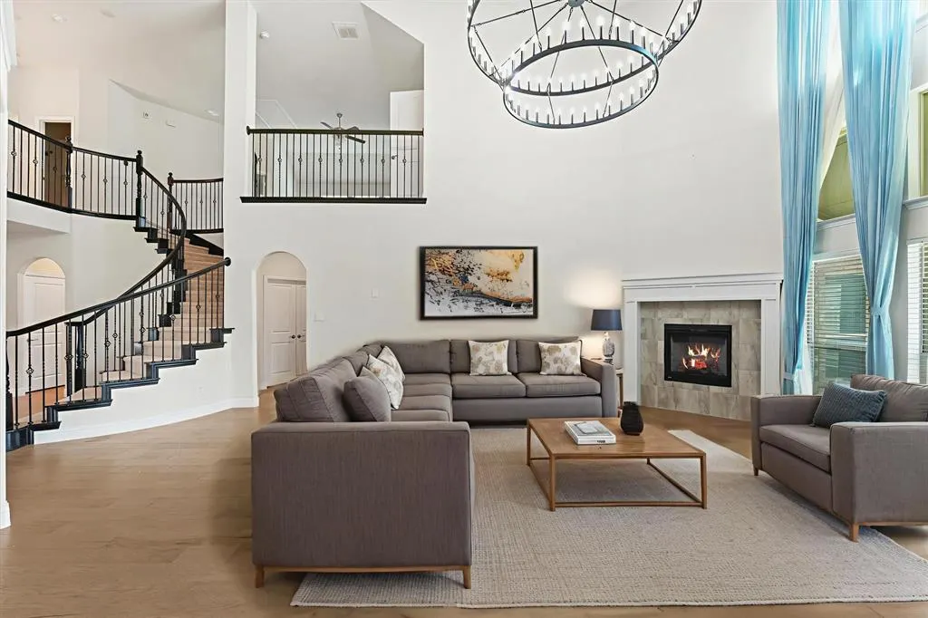 3009 Lakeshore Drive