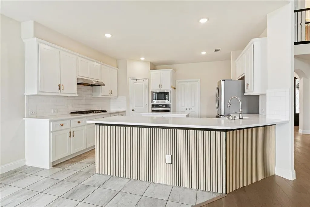 3009 Lakeshore Drive