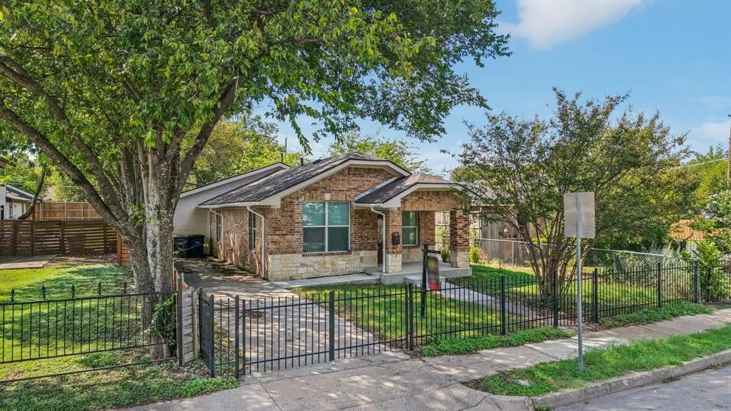 1107 S Waverly Drive