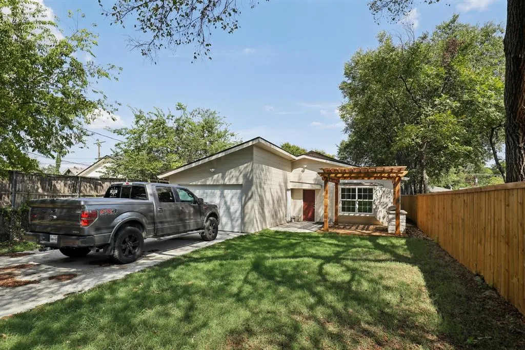 1107 S Waverly Drive