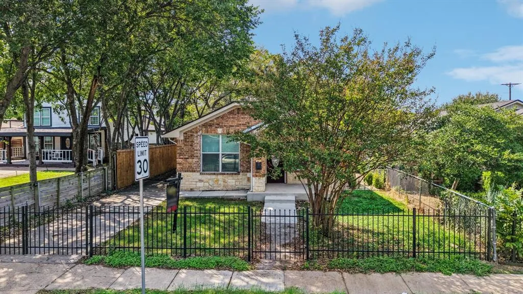 1107 S Waverly Drive