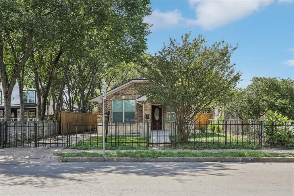 1107 S Waverly Drive