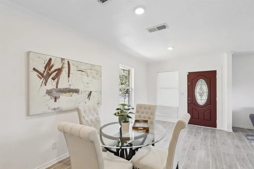 1107 S Waverly Drive