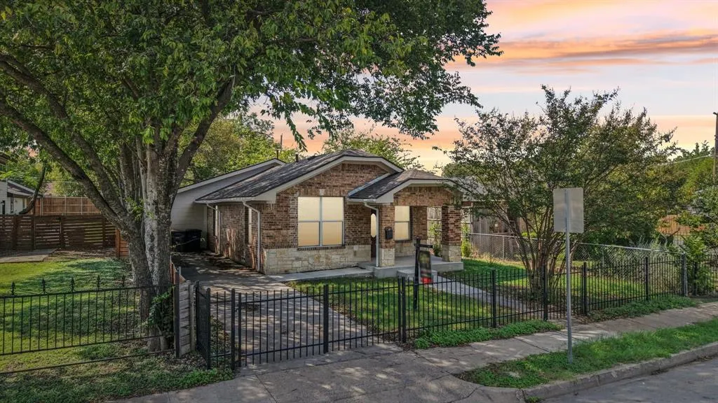 1107 S Waverly Drive