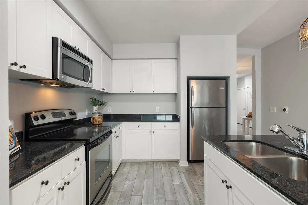 4411 Bowser Avenue, #108