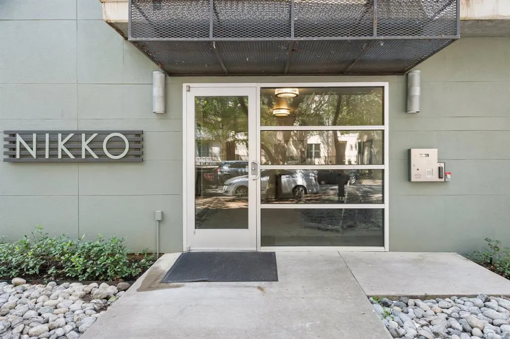 4411 Bowser Avenue, #108