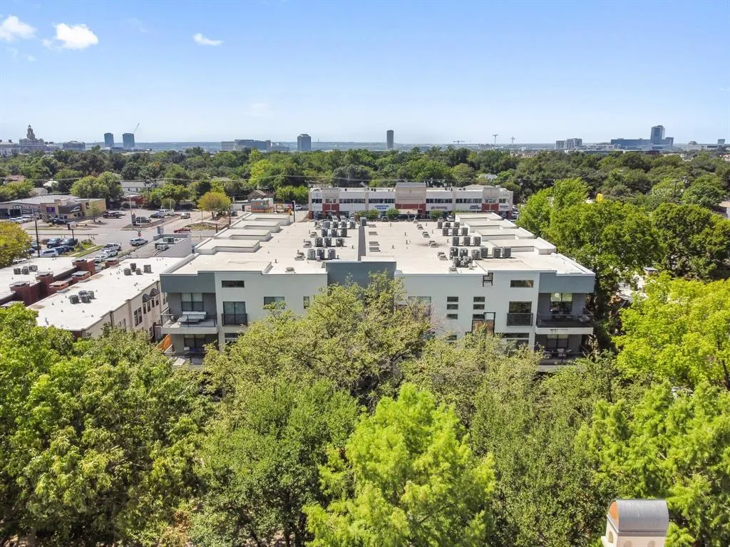 4411 Bowser Avenue, #108
