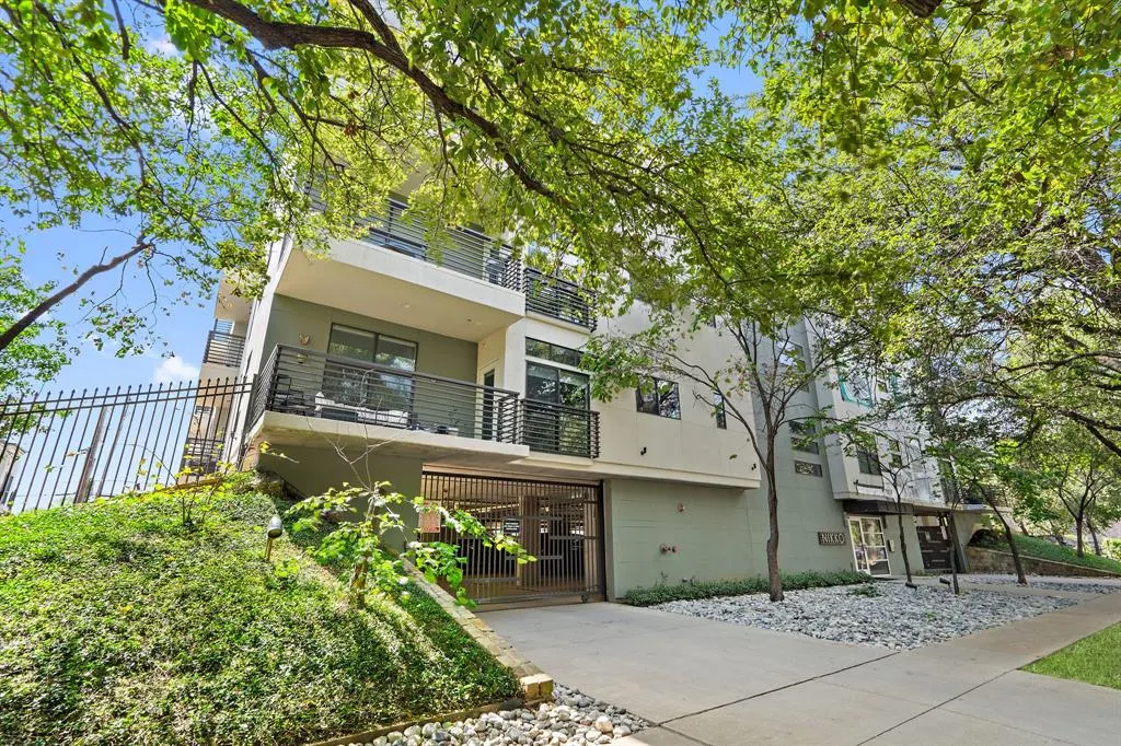 4411 Bowser Avenue, #108
